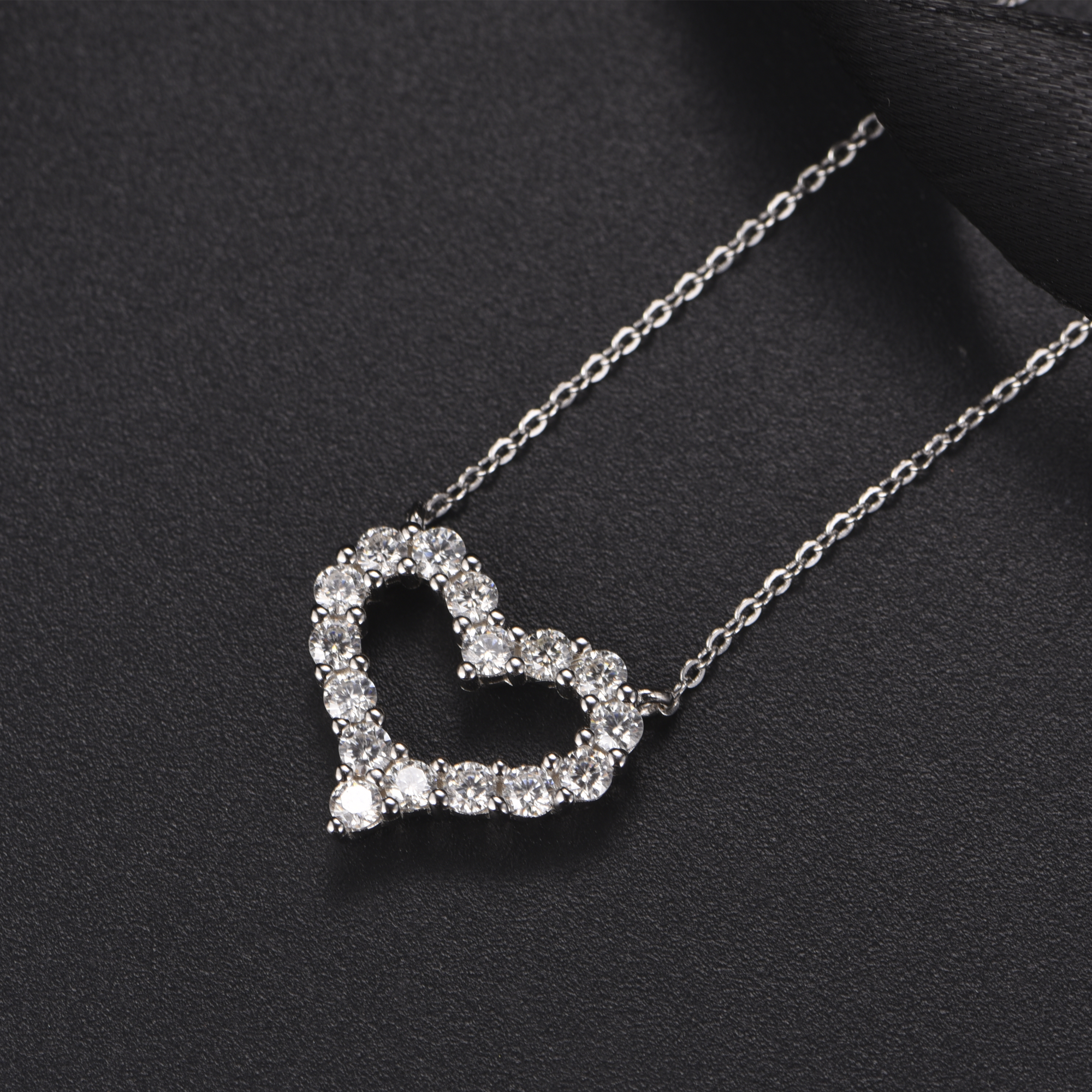 π LustreHeart Moissanite Necklace πβ¨